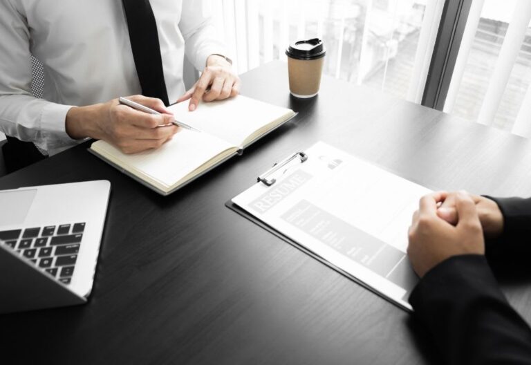 كيف يفكّر سوق العمل عند اختيار الموظفين؟